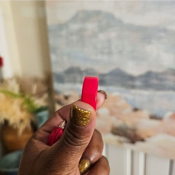 Retro Vintage Red Chunky Style Flat Hoop Statement Earrings. - Picture 6 of 15